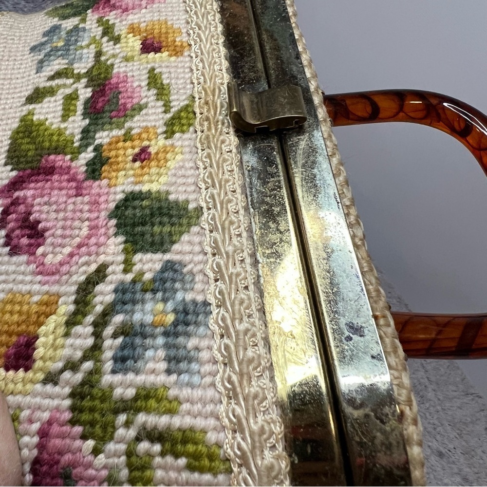 Vintage JR Florida Embroidered Floral Box Purse Lucite Handle - Picture 11 of 13